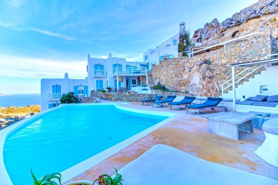 Property building, Day, Natural landscape, Sea view, Swimming pool, sunbed