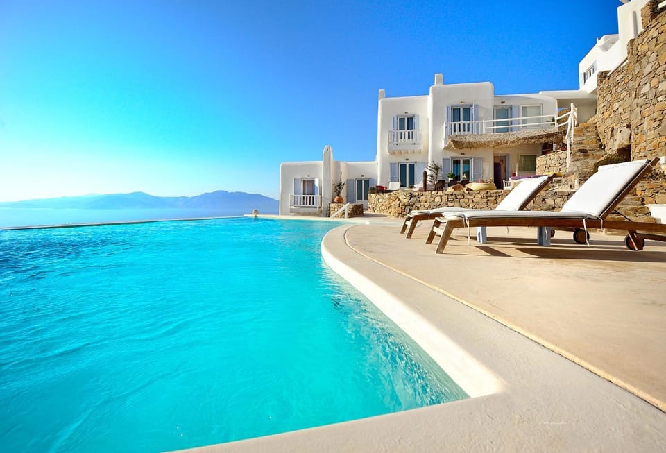 Property building, Pool view, Sea view, Swimming pool, sunbed