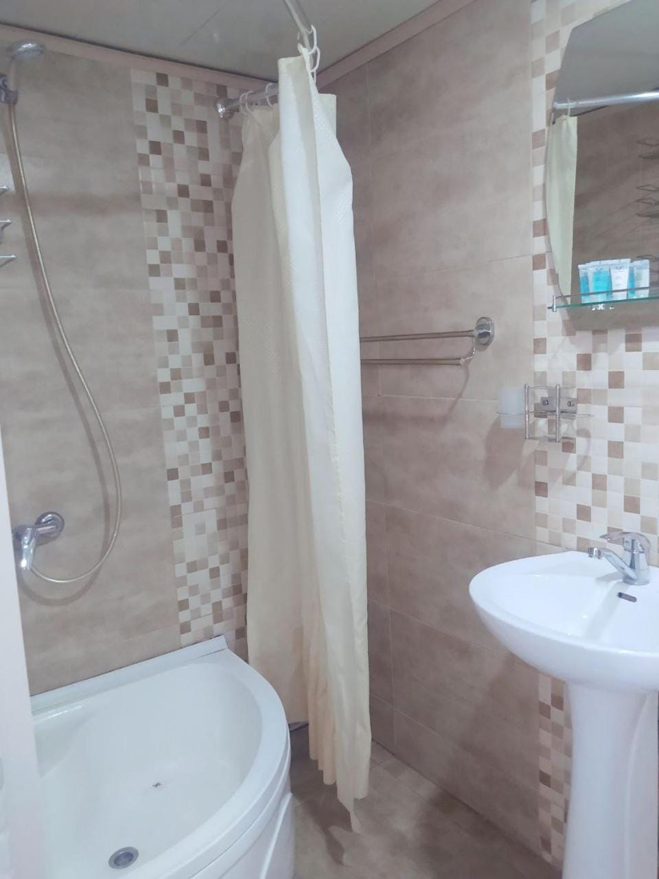 Shower, Toilet, towels