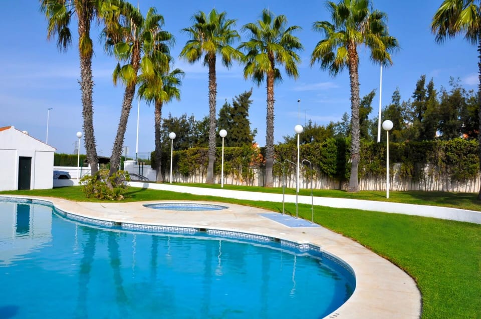 Day, Swimming pool
