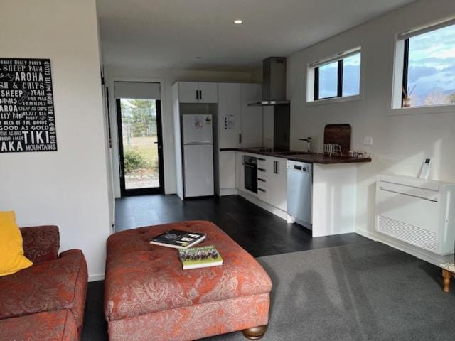 Kitchen or kitchenette, Living room