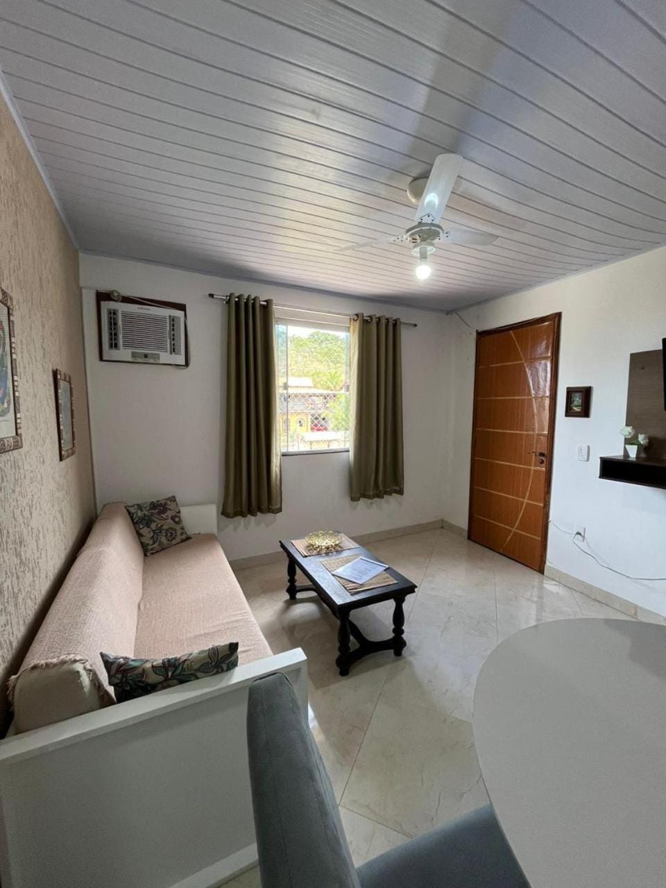 TV and multimedia, Living room, Seating area, air conditioner