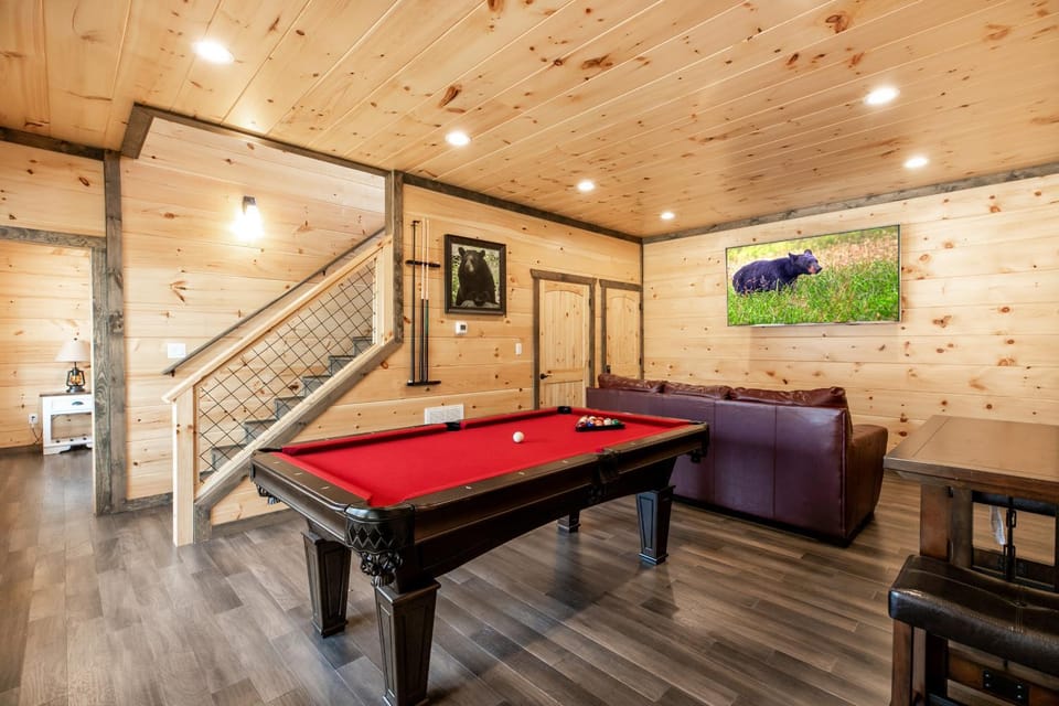 Communal lounge/ TV room, Bed, Billiard, Game Room, Game Room, TV and multimedia, Balcony/Terrace, Photo of the whole room, washing machine, dryer