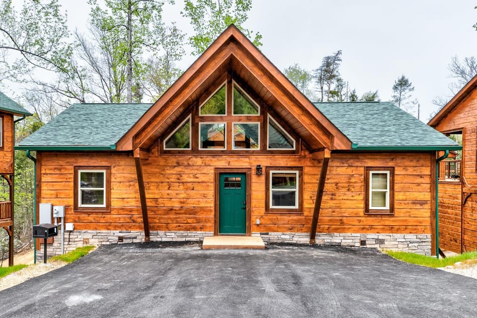 Property building, Facade/entrance, BBQ facilities, Parking