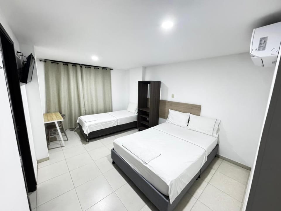 Bed, TV and multimedia, Photo of the whole room, Bedroom, air conditioner