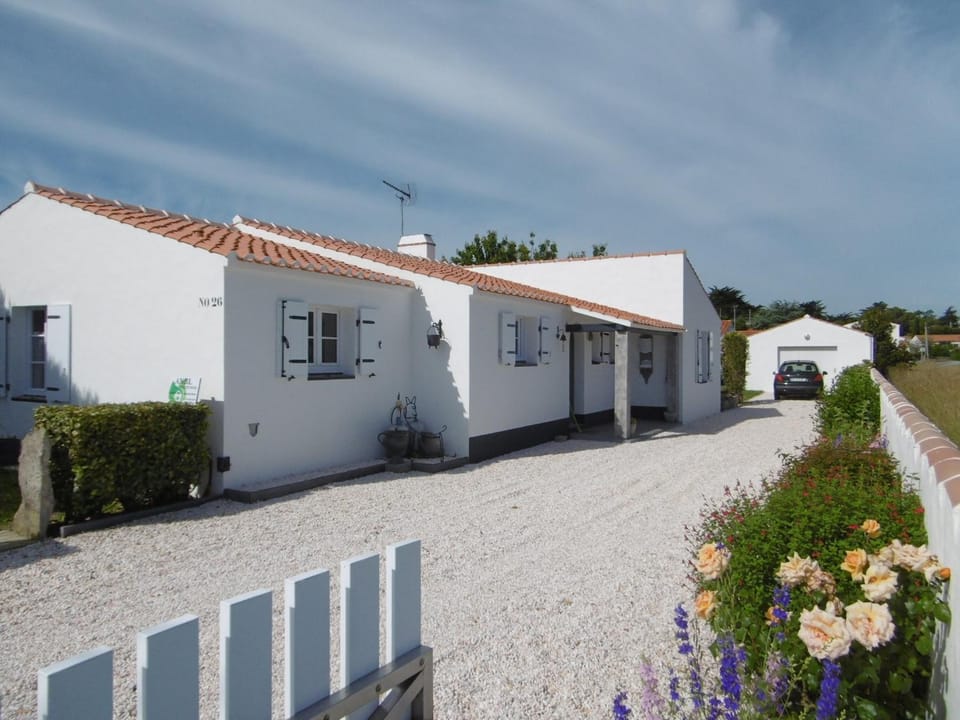 Maison Confortable Noirmoutier pour 6 Pers, Jardin Clôturé - FR-1-823-11 House in Pays de la Loire