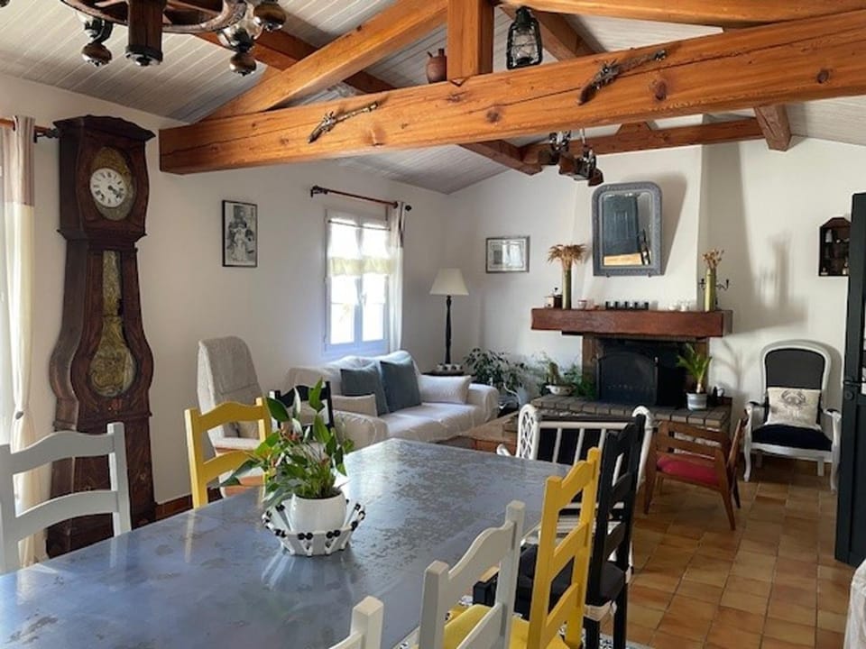 Maison Confortable Noirmoutier pour 6 Pers, Jardin Clôturé - FR-1-823-11 House in Pays de la Loire
