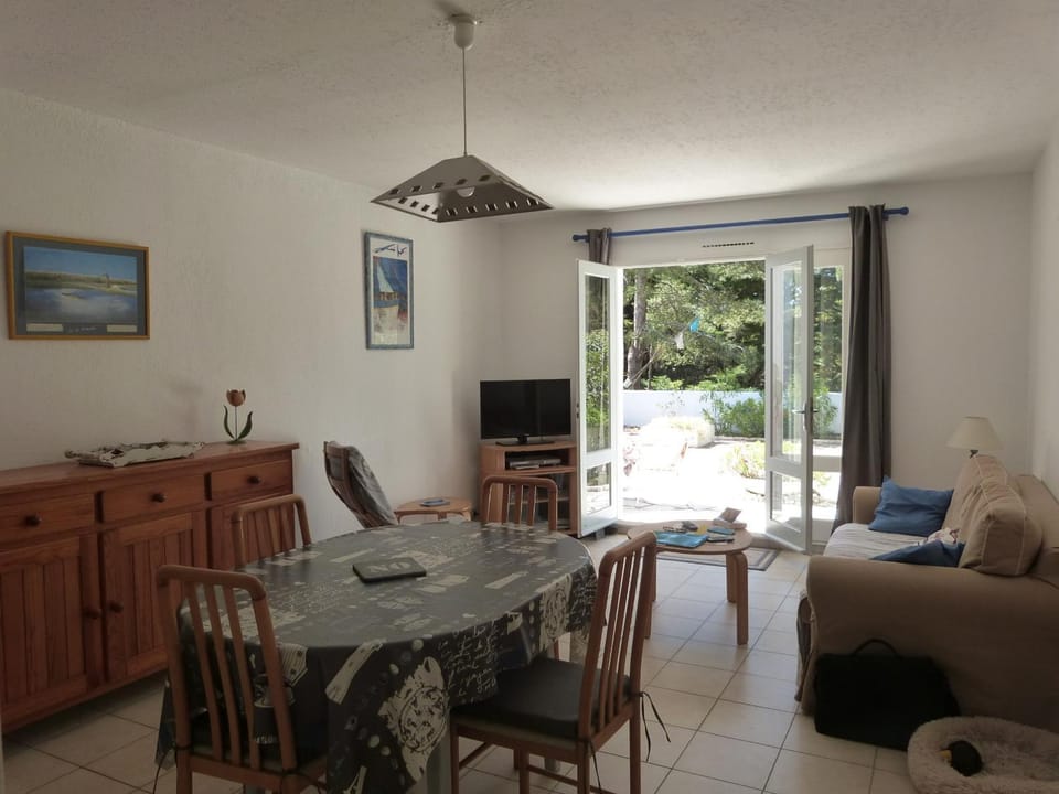 À 200m de la plage, appart. avec jardin pour 4 pers., animaux et parking admis - FR-1-823-20 Apartment in Pays de la Loire