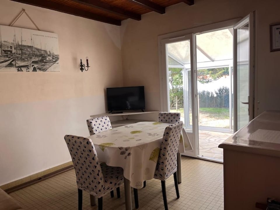 Charmante maisonnette proche plage à Noirmoutier, 4 pers - FR-1-823-18 House in Pays de la Loire