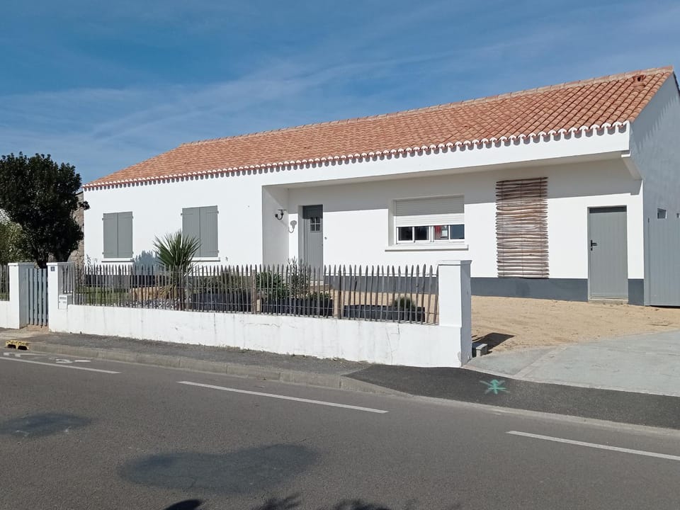 Maison confortable, proche plage et commerces, 3 chambres, parking - FR-1-823-15 House in Noirmoutier-en-l'Île