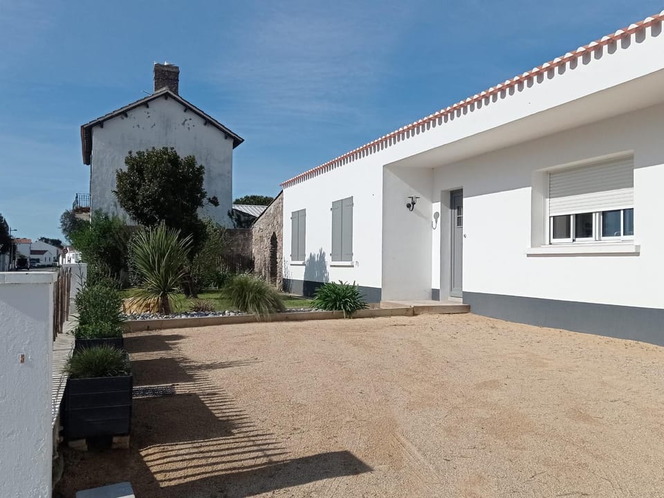Maison confortable, proche plage et commerces, 3 chambres, parking - FR-1-823-15 House in Noirmoutier-en-l'Île