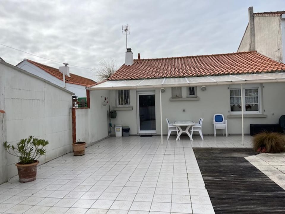 Maison Ile de Noirmoutier pour 6 pers, proche plage et jardin clos - FR-1-823-42 House in Pays de la Loire