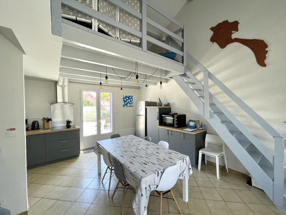Maison mitoyenne à Barbâtre - Proche plage et centre, jusqu'à 6 personnes - FR-1-823-52 House in Pays de la Loire