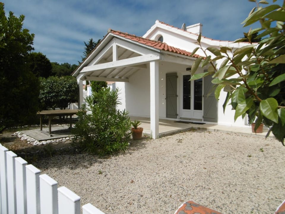 Maison rénovée proche plage, L'Épine, 6 pers, jardin - FR-1-823-50 House in Pays de la Loire