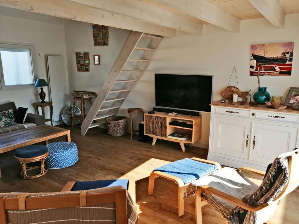 Maison Noirmoutier entre Bourg et Plage, 4/6 pers, jardin, parking, TV, WiFi - FR-1-823-70 House in Noirmoutier-en-l'Île