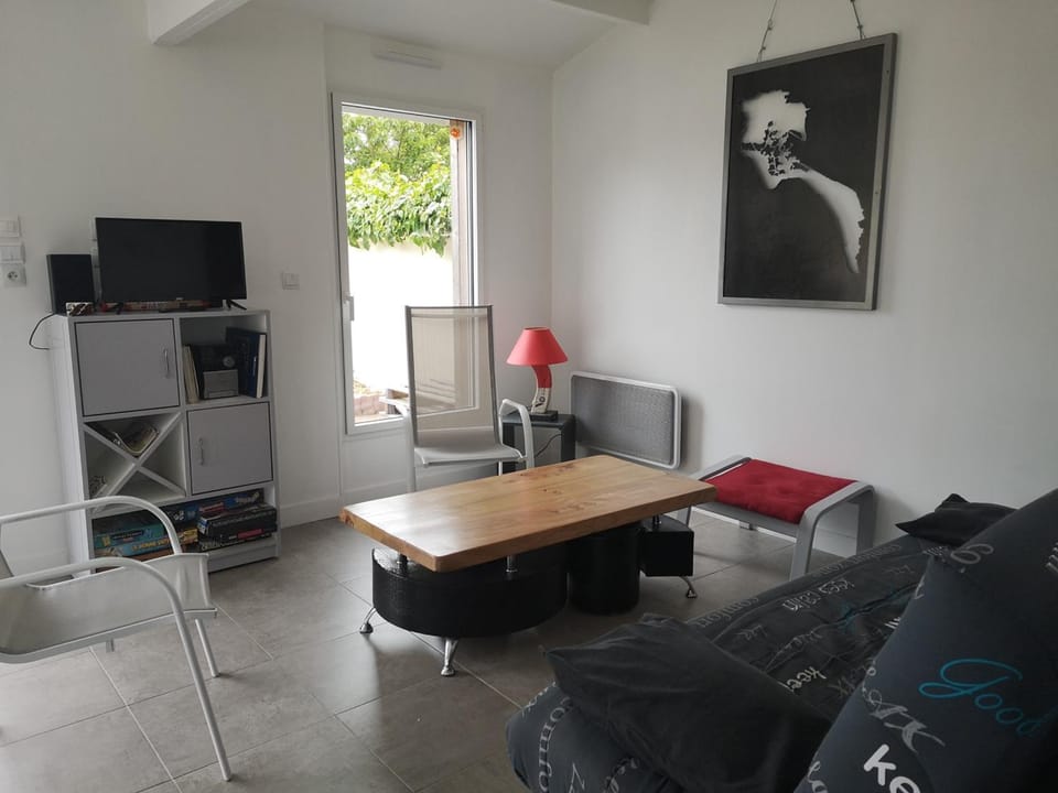 Maison rénovée à Barbâtre, proche plage pour 6 personnes, jardin et terrasse - FR-1-823-78 House in Pays de la Loire