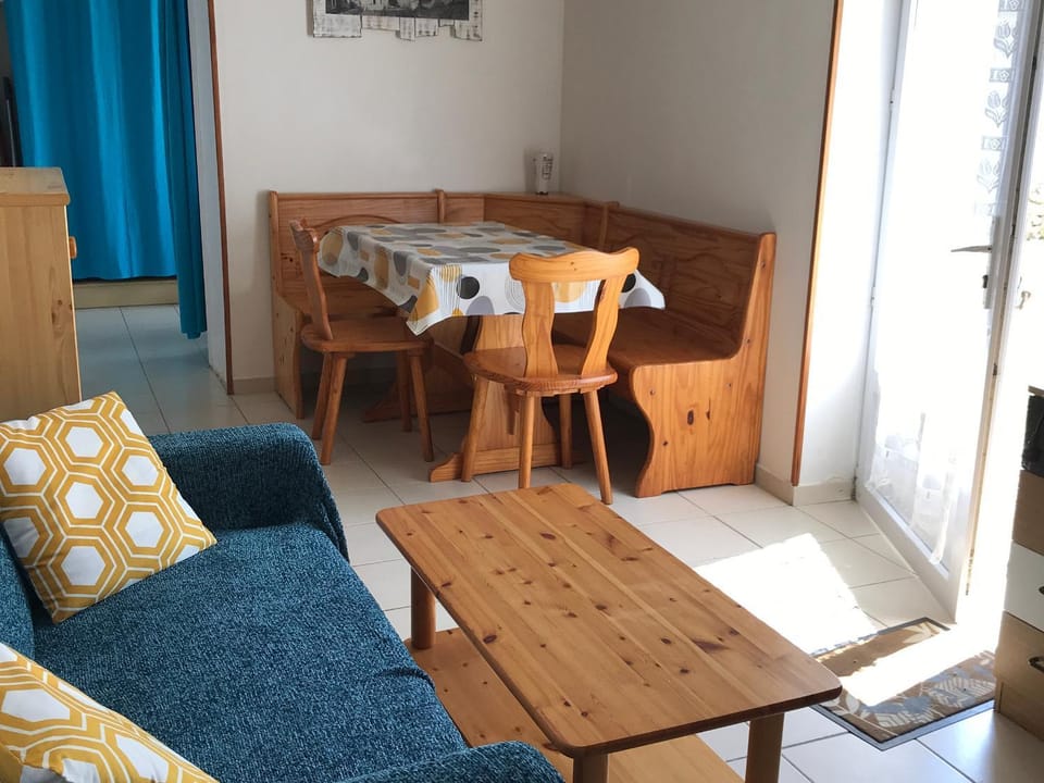 Maison mitoyenne 4 pers à Barbâtre proche plage - FR-1-823-90 House in Pays de la Loire