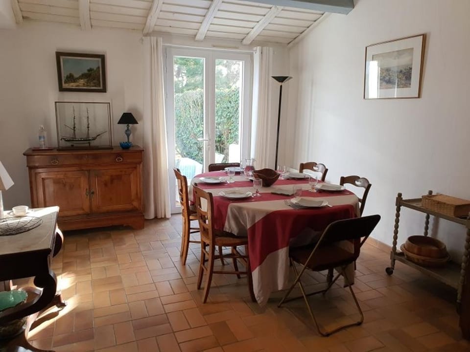 Maison de Bourg à Noirmoutier - 6 Pers, Secteur Calme, Parking, Animaux Admis - FR-1-823-82 House in Noirmoutier-en-l'Île
