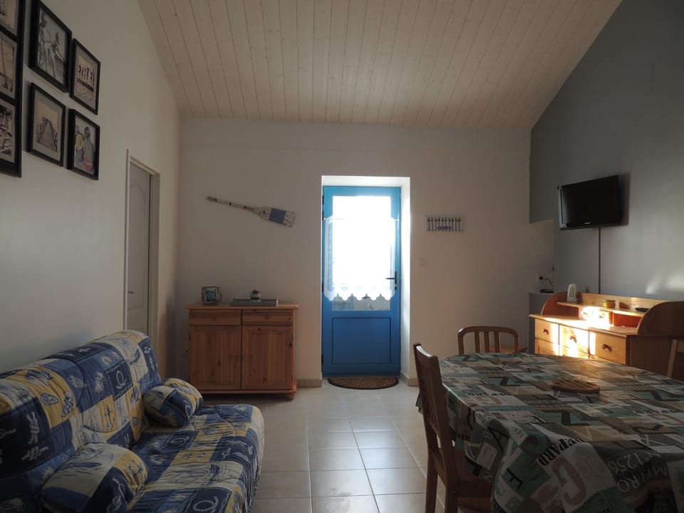Maison mitoyenne à Barbâtre, proche plage, 4 personnes, Wi-Fi, jardin clos - FR-1-823-92 House in Pays de la Loire