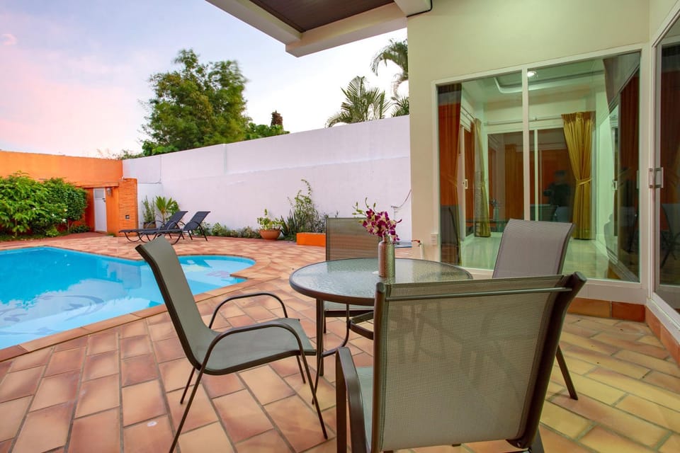 Balcony/Terrace, Dining area, Pool view, Swimming pool