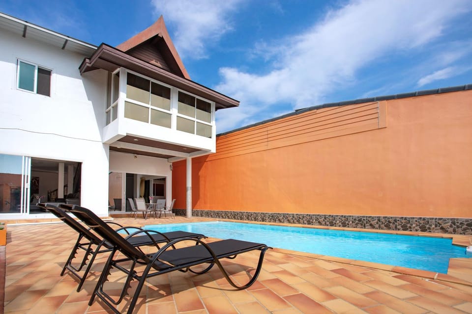 Property building, Balcony/Terrace, Swimming pool, Swimming pool