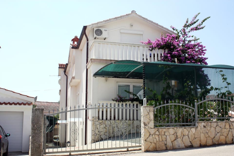 Property building, Facade/entrance, BBQ facilities