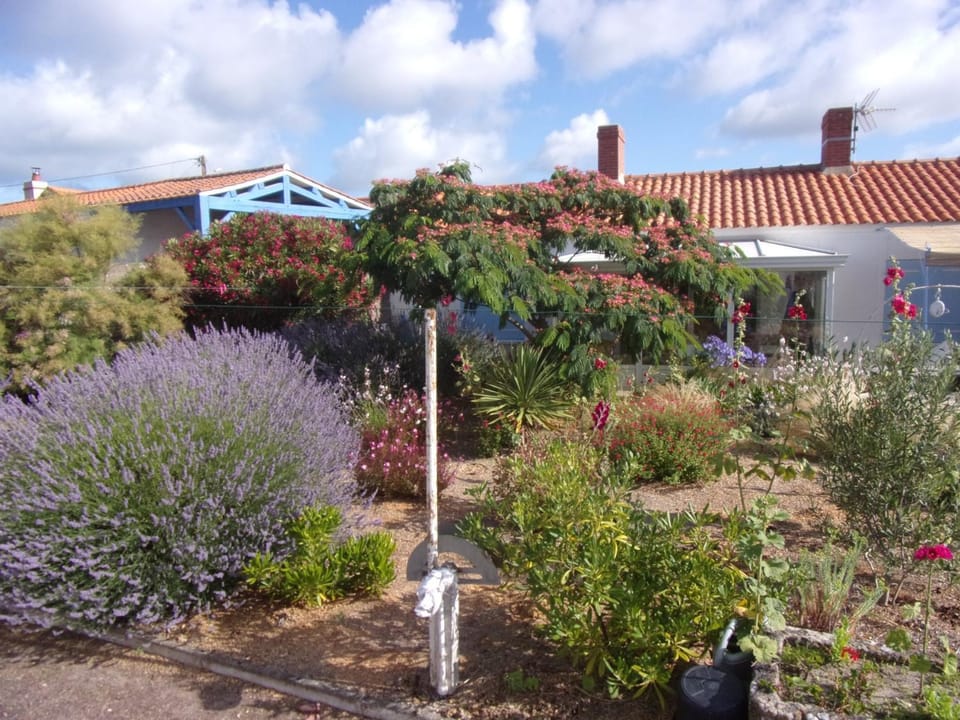 Maison 4 pers. avec jardin clos - 400m plage, L'Épine - FR-1-823-130 House in Pays de la Loire