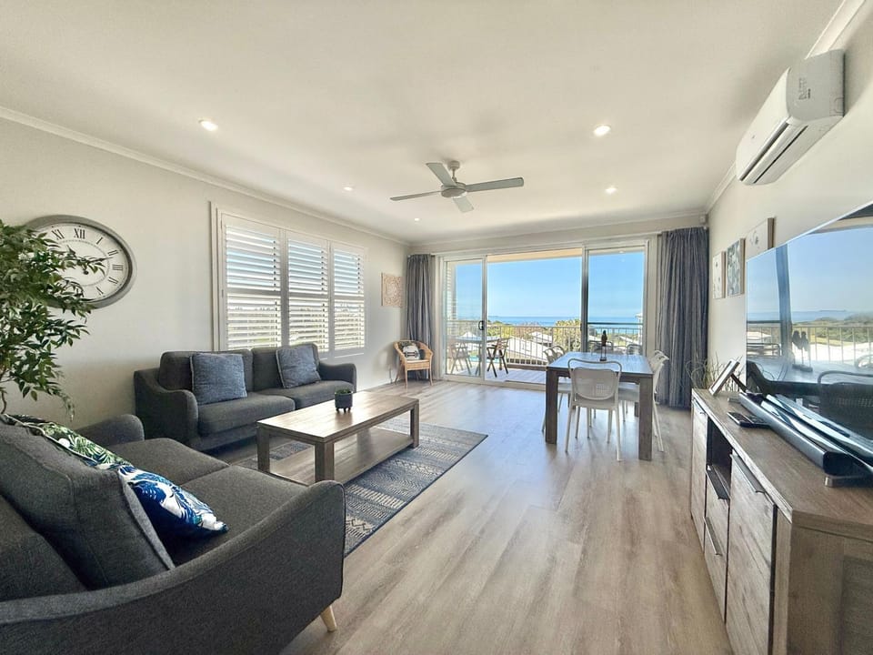 Ocean Mist at Caves Beach Villas Villa in Swansea