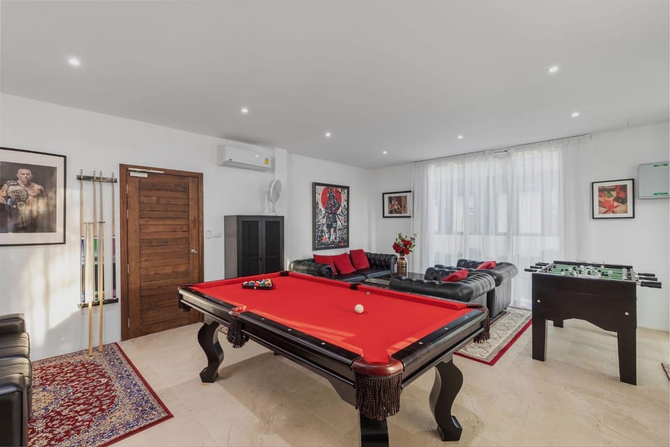 Billiard, Game Room, Seating area