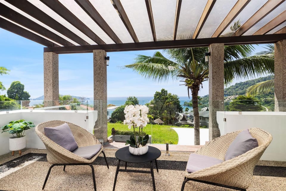 Spring, Day, Natural landscape, Garden, View (from property/room), Balcony/Terrace, Seating area, Garden view, Sea view
