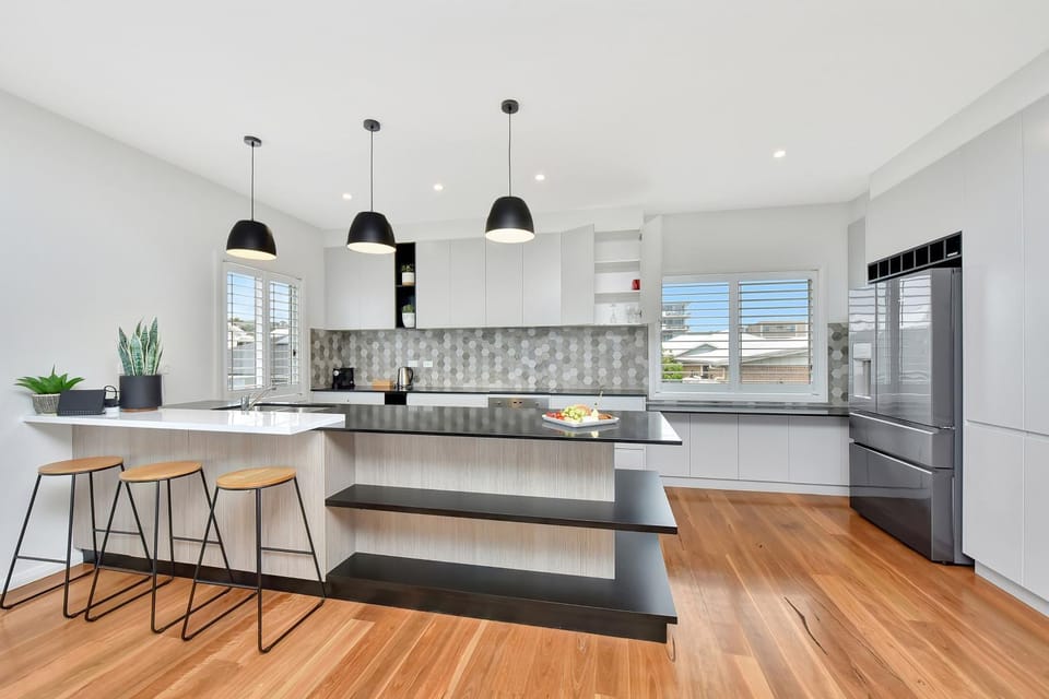 Bombora Beach House at Caves Beach Villa in Swansea