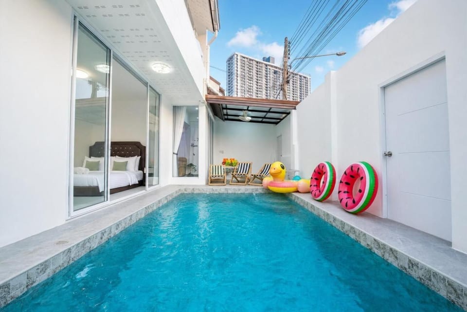 Property building, Pool view, Pool view, Swimming pool, Swimming pool, Swimming pool