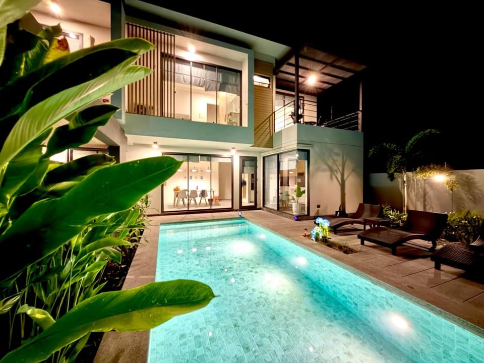 Property building, Swimming pool