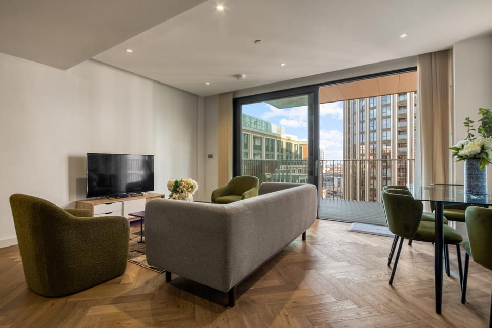 Communal lounge/ TV room, TV and multimedia, View (from property/room), Balcony/Terrace, Living room, Seating area, Evening entertainment