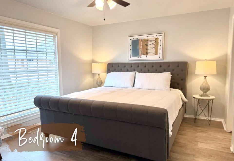 8BR Home Sleeps 14 Game Room Fenced Yard House in Oklahoma City