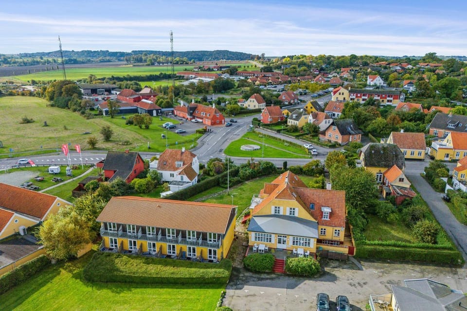 Bird's eye view, Location