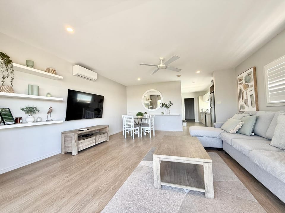 Bluewater Bliss at Caves Beach Villas Villa in Swansea
