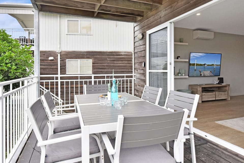 Bluewater Bliss at Caves Beach Villas Villa in Swansea