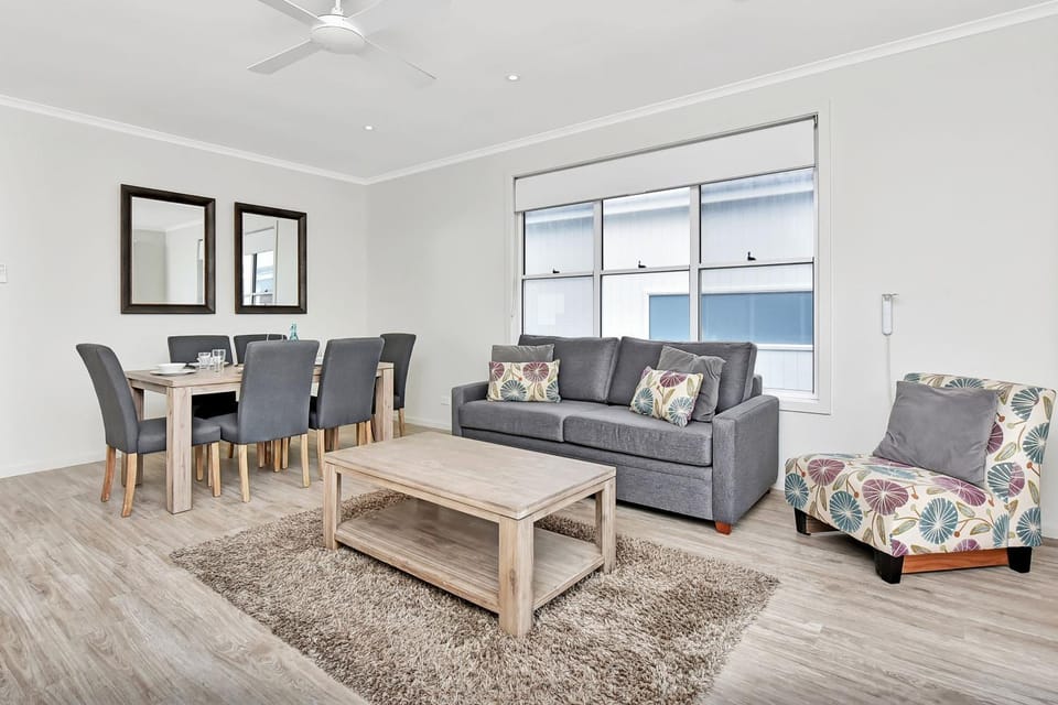 Beach Escape at Caves Beach Villas Villa in Swansea