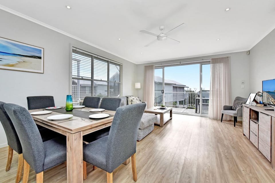 Mariner's Rest at Caves Beach Villas Villa in Swansea