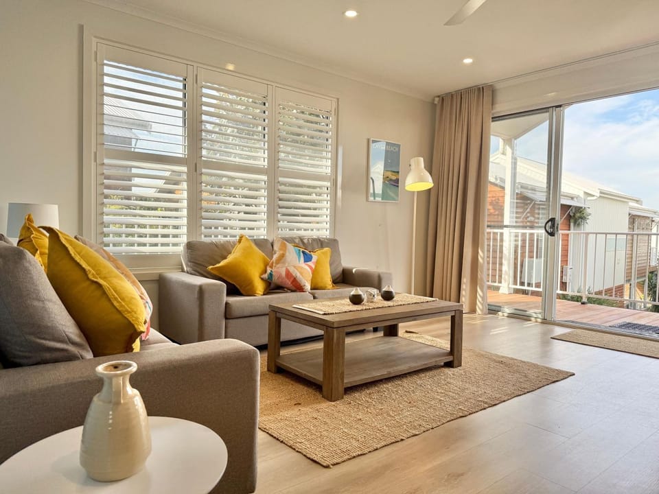 Beach Daze at Caves Beach Villas Villa in Swansea