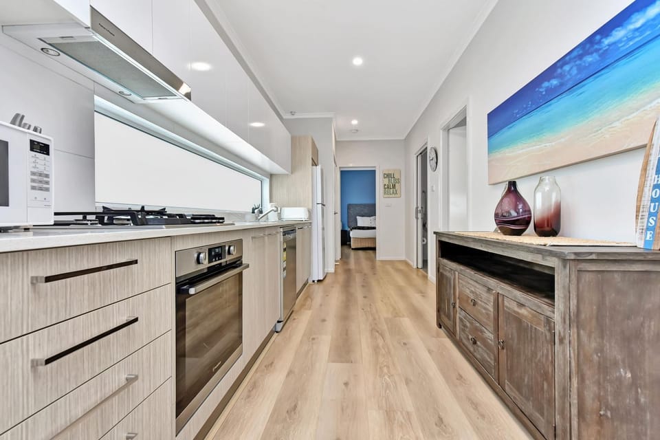 Beach Daze at Caves Beach Villas Villa in Swansea
