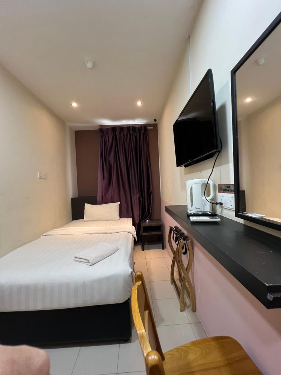 Communal lounge/ TV room, Bed, TV and multimedia, Photo of the whole room, Bedroom