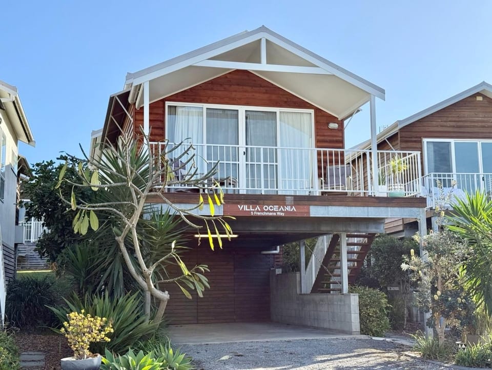 Villa Oceania at Caves Beach Villas Villa in Swansea