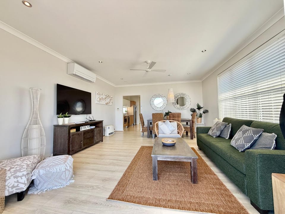 Villa Oceania at Caves Beach Villas Villa in Swansea