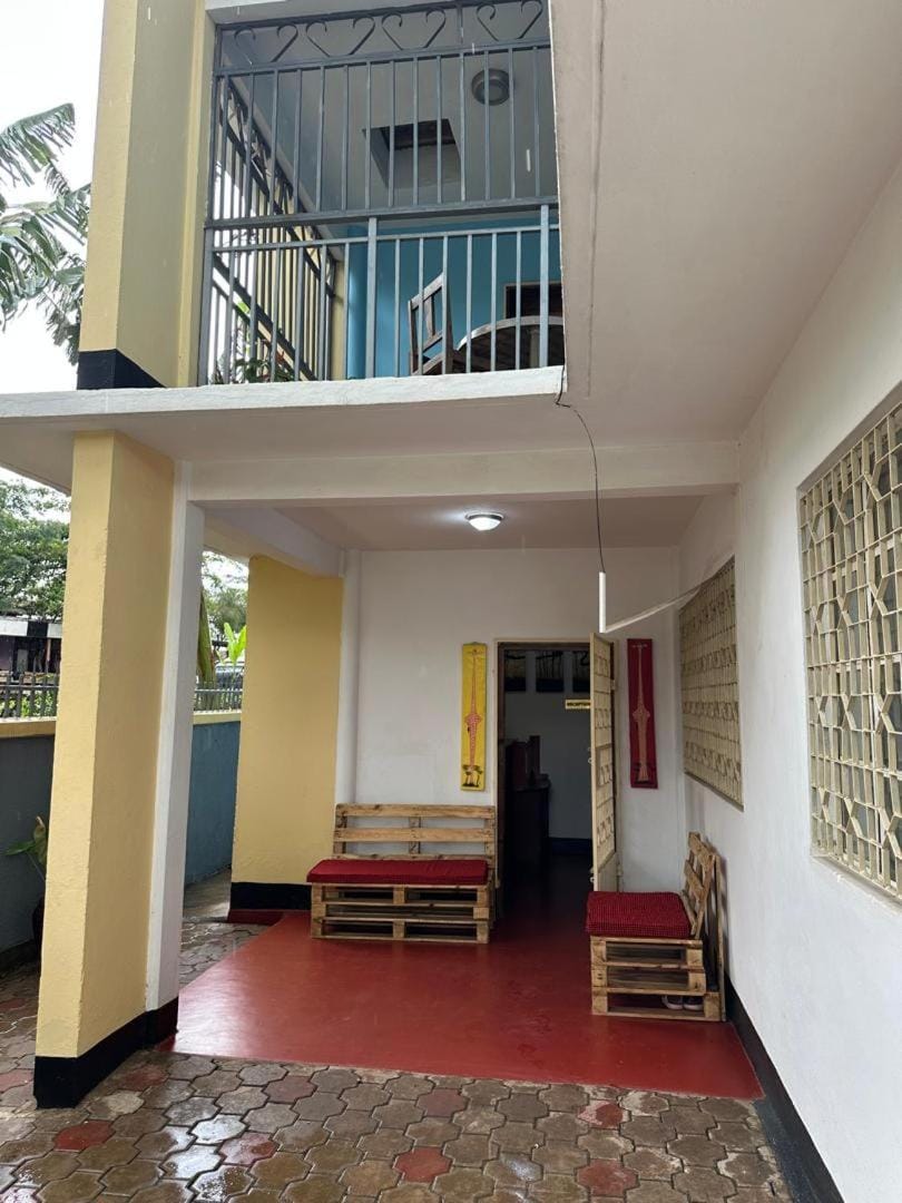 Property building, Day, Balcony/Terrace