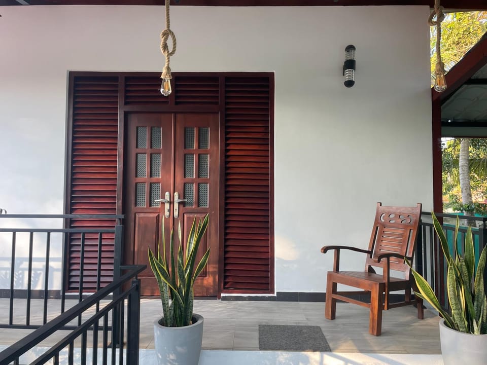 Facade/entrance, View (from property/room)
