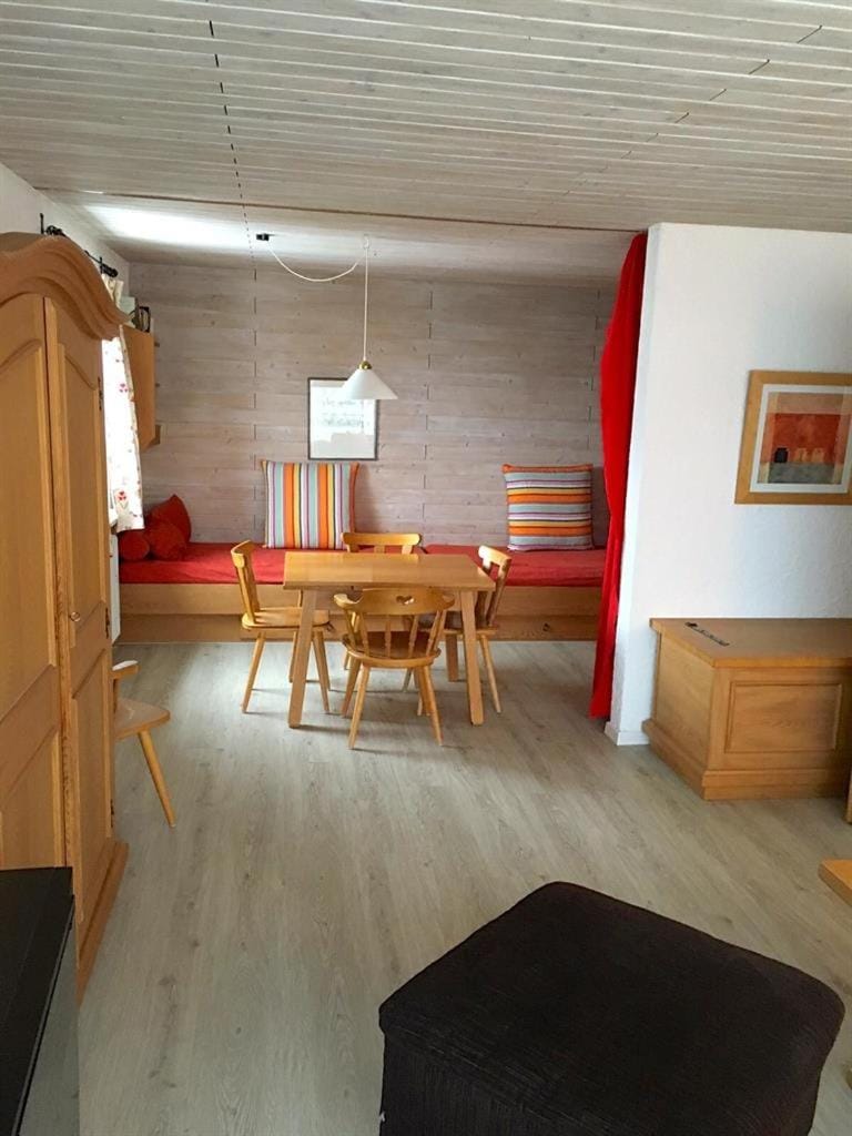 Photo of the whole room, Seating area