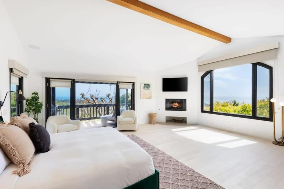 Malibu Park by Stay Awhile Villas House in Zuma Beach