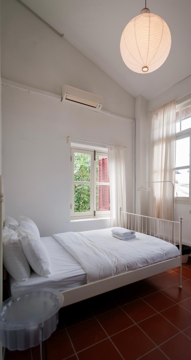 Bed, Photo of the whole room, Bedroom, air conditioner